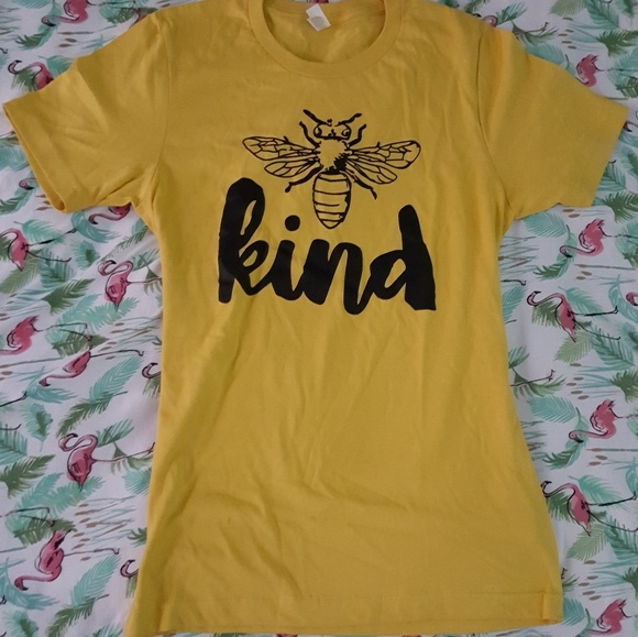 NEW   Bee kind crew neck t-shirt - Picture 2 of 3